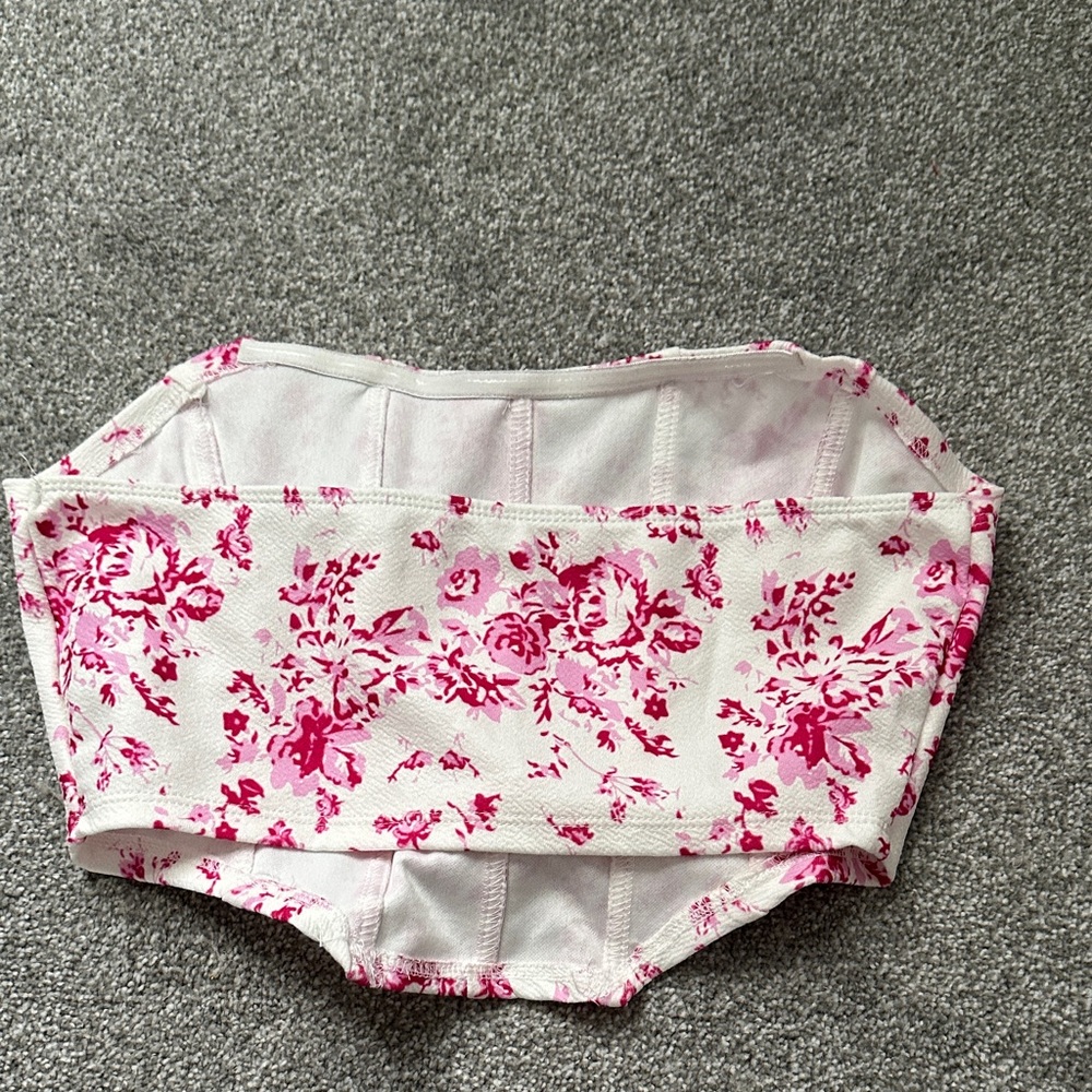 Floral Print Women's crop top - Pink on Cream - Picture 3 of 4